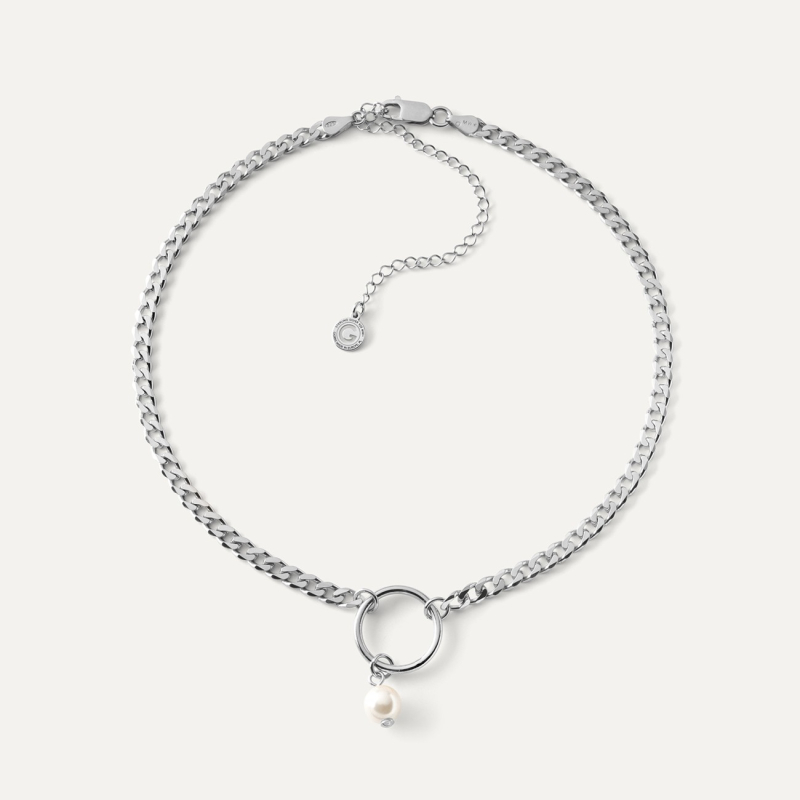 Srebrny choker pancerka z perłą w pokryciu platyną